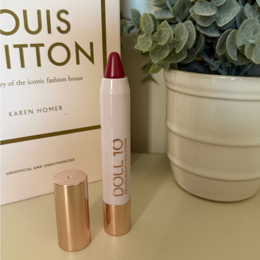 Doll 10 Lip Crayon - New - Color is Enjoy Life